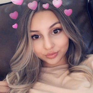 Meet your Posher, Alexis